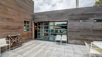 Apartment | Outdoor dining