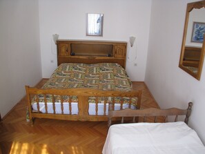 House | 4 bedrooms, individually furnished, bed sheets