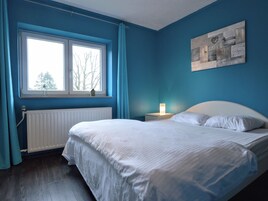 House | 3 bedrooms, individually furnished, iron/ironing board, bed sheets