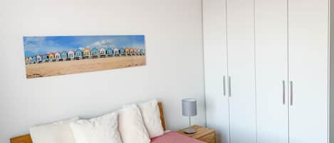 3 bedrooms, bed sheets