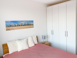 House | 3 bedrooms, bed sheets - Villa at Veerse Meer With Lake Views (Kamperland)