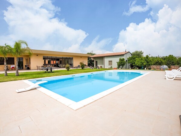 Villa | Exterior
