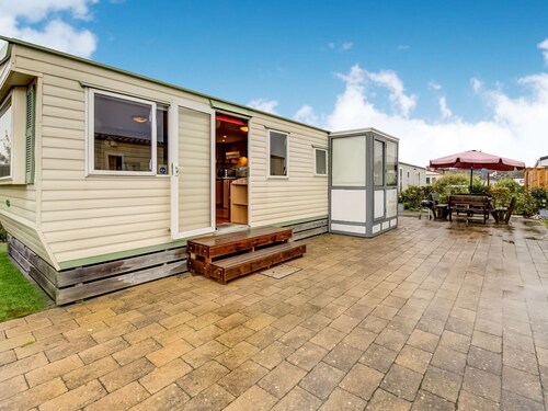 Tasteful Chalet in Renesse near Sea Beach