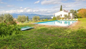 Outdoor pool - Scenic Holiday Home in Pergine Valdarno With Swimming Pool (Pergine Valdarno)