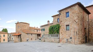Exterior - Scenic Holiday Home in Pergine Valdarno With Swimming Pool (Pergine Valdarno)