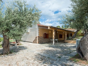 Exterior - Alluring Holiday Home in Termini Imerese With Garden (Termini Imerese)