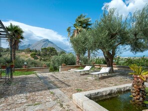 Balcony - Alluring Holiday Home in Termini Imerese With Garden (Termini Imerese)
