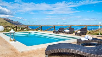 Villa | Piscina | Piscina coperta, piscina all'aperto
