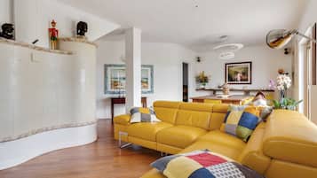 Apartment | Living area