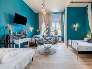 منزل | 6 عدّة غرف نوم وطراز فريد لكل وحدة وملاءات أسرّة