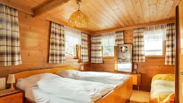 6 bedrooms, individually furnished, bed sheets