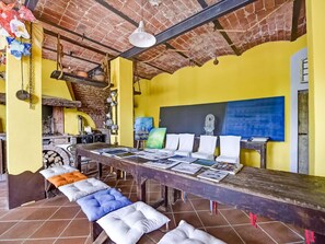 House | Game room - Belvilla by OYO Fienile (Portacomaro)