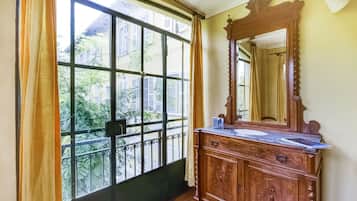 Rumah | 1 kamar tidur dan dilengkapi dengan perabotan berbeda-beda