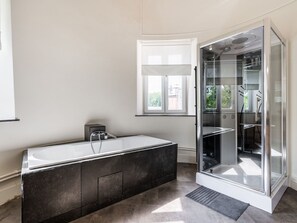 House | Bathroom - Renovated Appartment in Castle (Gesves)