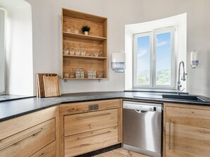 House | Private kitchen | Fridge - Renovated Appartment in Castle (Gesves)