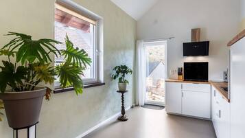 Apartemen | Dapur pribadi | Microwave, mesin pencuci piring, dan peralatan masak/sendok-piring