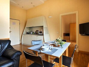 Kühlschrank, Mikrowelle, Geschirrspüler