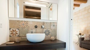 Douche, sèche-cheveux