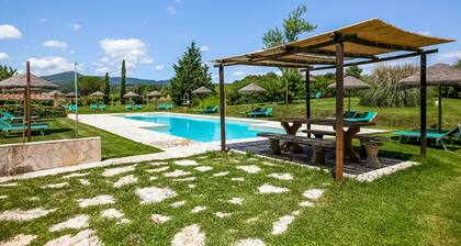 Tuscan Farmhouse in Montescudaio near Sea