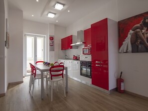 Dining - Appealing Apartment in Rome near Colosseum (Rome)