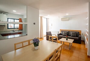 Living room - Nice Apartment With Terrace Near the Beach (Peniscola)