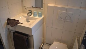 Douche, serviettes fournies