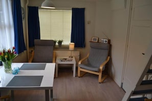 Living room - Cozy 2-person Holiday Home Right on the Beach (Zoutelande)