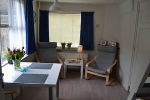 Exterior - Cozy 2-person Holiday Home Right on the Beach (Zoutelande)