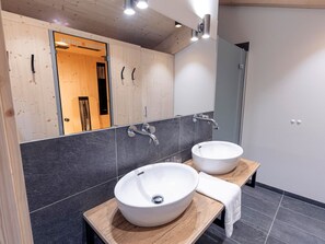 Apartment | Bathroom
