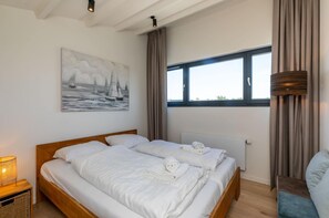 3 bedrooms, individually furnished, bed sheets - Attractive Holiday Home, Sunny Garden, Near the Beach (Nieuwvliet)