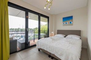 2 bedrooms, individually furnished, WiFi, bed sheets - Holiday Apartment in a Prime Location on the Veerse Lake (Arnemuiden)