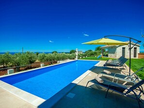 Pool - Picturesque Villa With Swimming Pool in Kaštelir-labinci (Kastelir-Labinci)