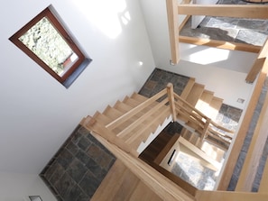 5 bedrooms, individually furnished, cribs/infant beds, bed sheets