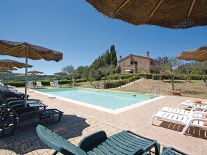 Outdoor pool - Appealing Apartment in Asciano With Barbeque (Asciano)
