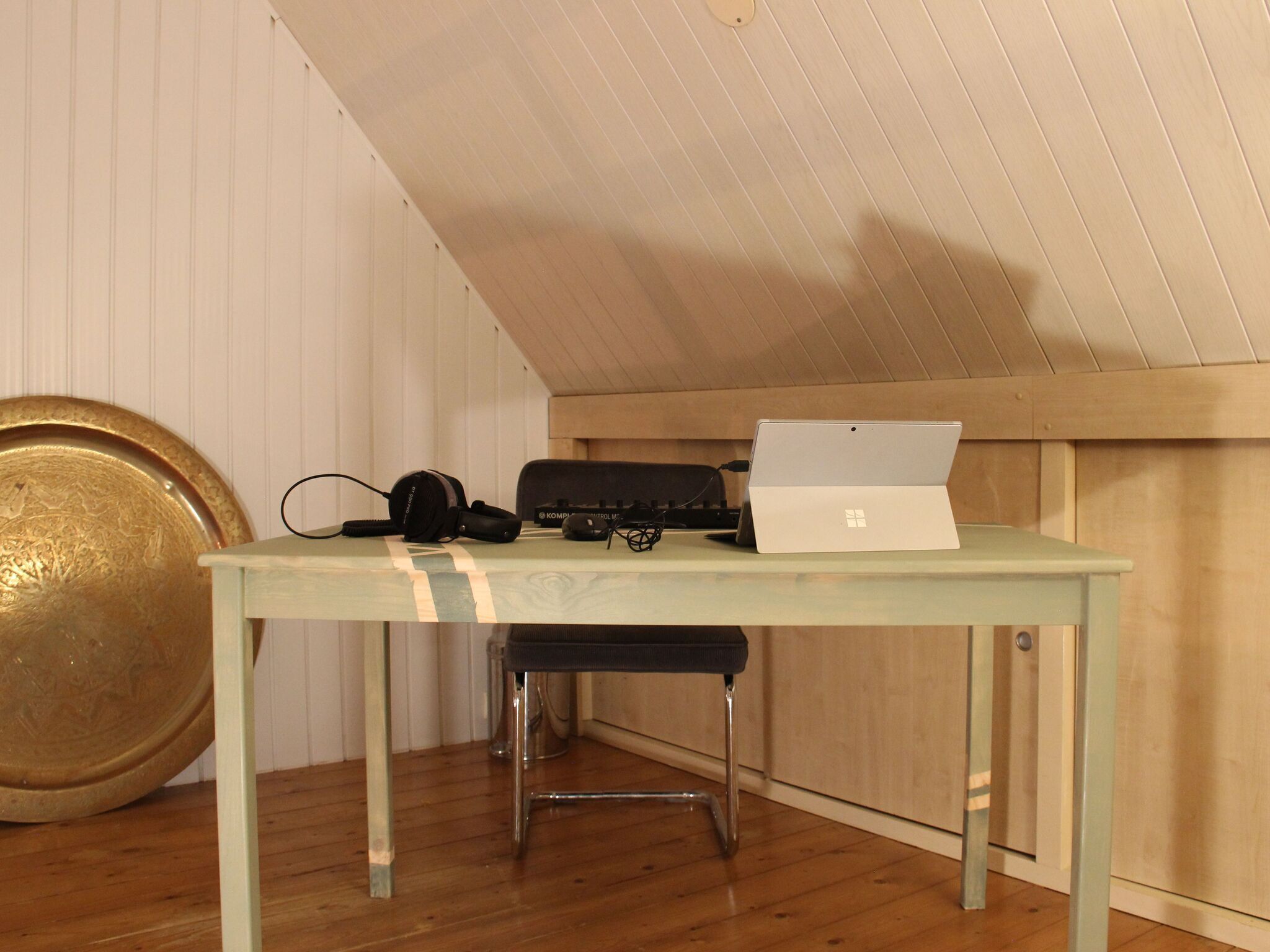 2 Schlafzimmer, Babybetten, individuell eingerichtet, Bettwäsche