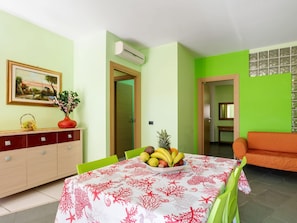 Apartment | Dining