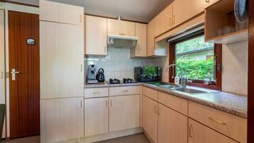 Chalet | Private kitchen | Fridge