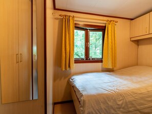 Chalet | 2 bedrooms, individually furnished, iron/ironing board, bed sheets - Pleasing Chalet in Stegeren near Forest (Stegeren)