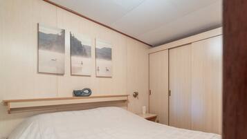 Chalet | 2 bedrooms, individually furnished, iron/ironing board, bed sheets