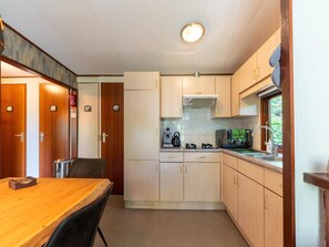 Private kitchen - Pleasing Chalet in Stegeren near Forest (Stegeren)