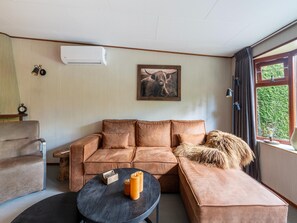 Chalet | Living room - Pleasing Chalet in Stegeren near Forest (Stegeren)