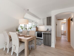 Dining - Scenic Apartment in Oldenburg near Sea & Forest (Oldenburg in Holstein)