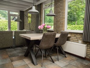 Bungalow | Dining