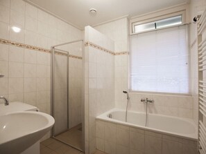 Bungalow | Bathroom