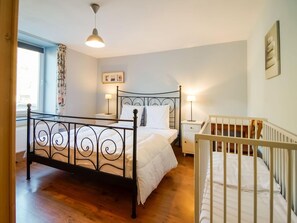 House | 6 bedrooms, individually furnished, bed sheets - Rustic Holiday Home in Vresse-sur-Semois near Center (Vresse-sur-Semois)