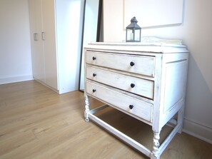 2 bedrooms, bed sheets - Charming Apartment in Glasgow Near Pollok Country Park (Glasgow)