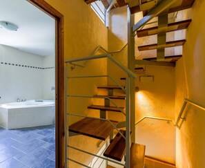 House | Interior - Tower Apartment in a 16th-century Castle (Aywaille)