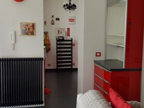 2 bedrooms, individually furnished, cribs/infant beds, bed sheets