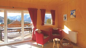 Chalet | Living area