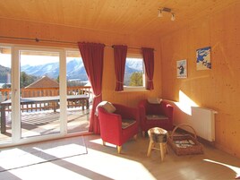 Chalet | Zona de estar | Una chimenea